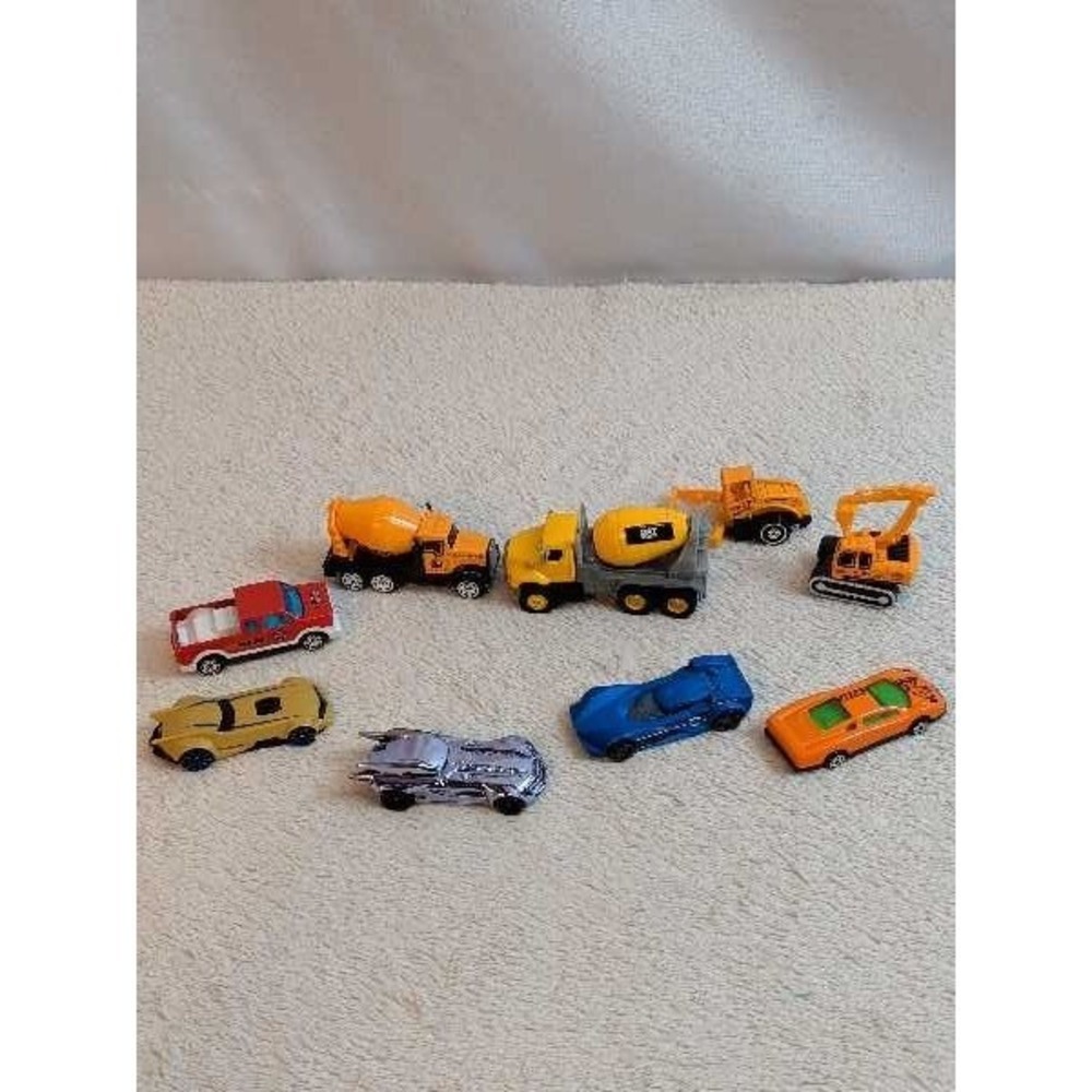 Lot of 9 Hot Wheels & CAT Construction Diecast Toy Cars Trucks Construction‎